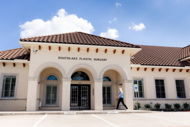 The exterior of Southlake Plastic Surgery where you can get a rhinoplasty near Fort Worth